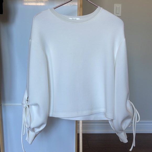 Caroline full of details Elegant hoodie - Picture 3 of 8